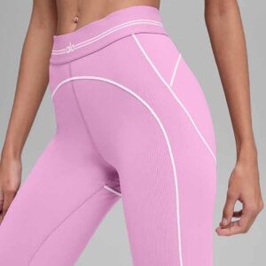 Alo Yoga Airbrush Heart Throb Legging in Candy Heart Pink Full Length